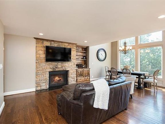 4th image of 530 Hillcrest East St E
