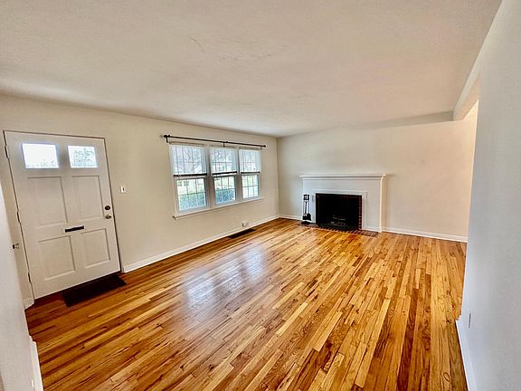 4th image of 850 Alexandra Ave