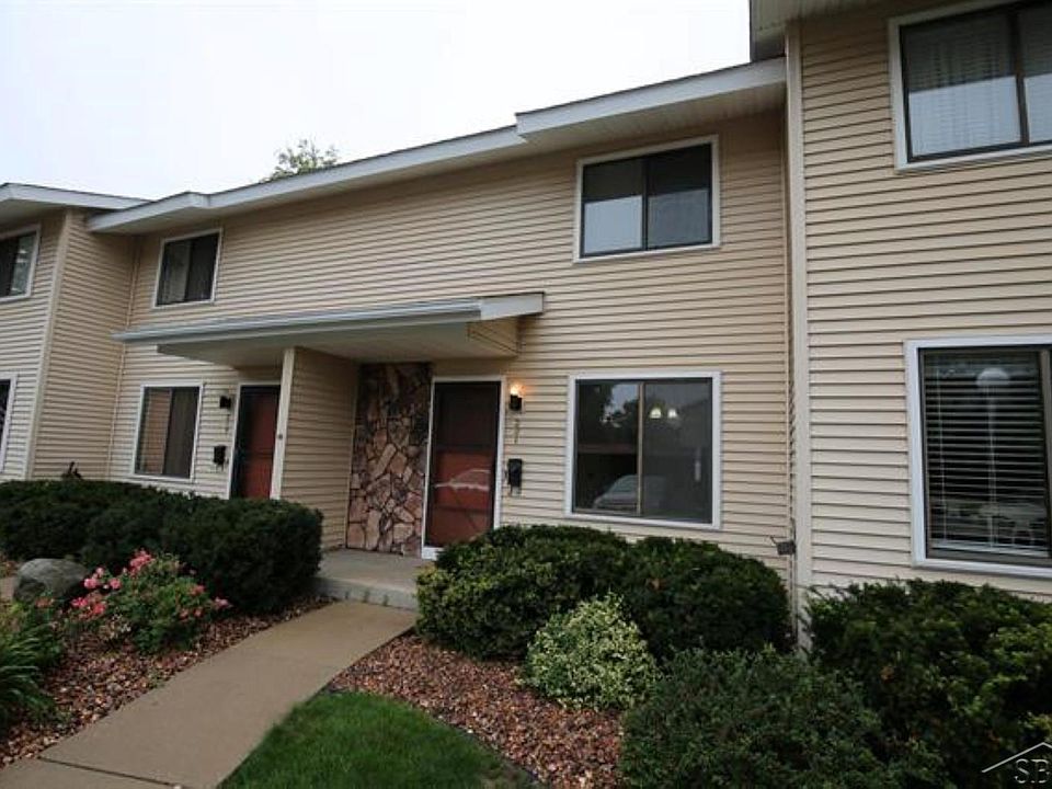 1st image of 221 Cherryview Dr