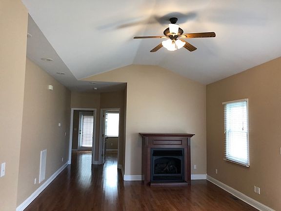 5th image of 124 Silver Laurel Ct