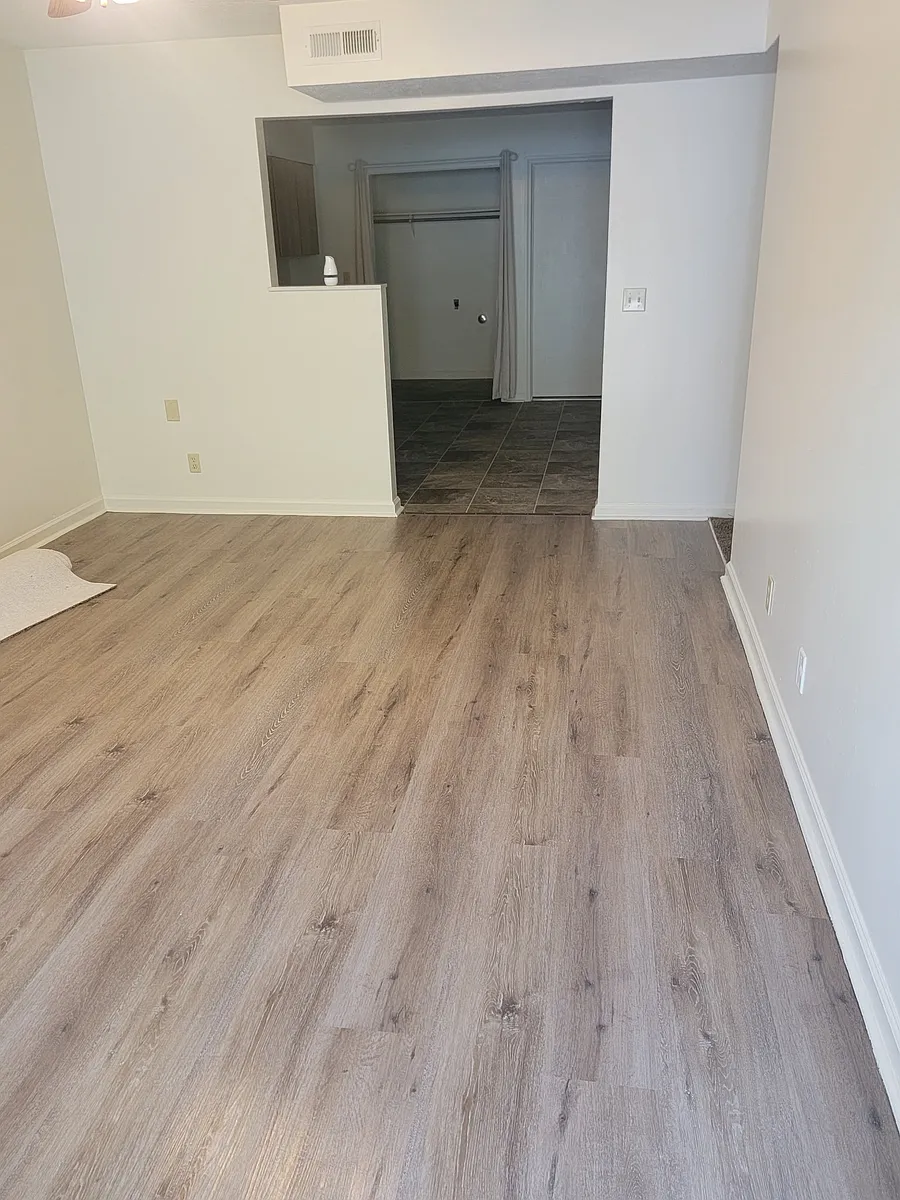 Building Photo - 8483 Shawn Ridge Dr #8483