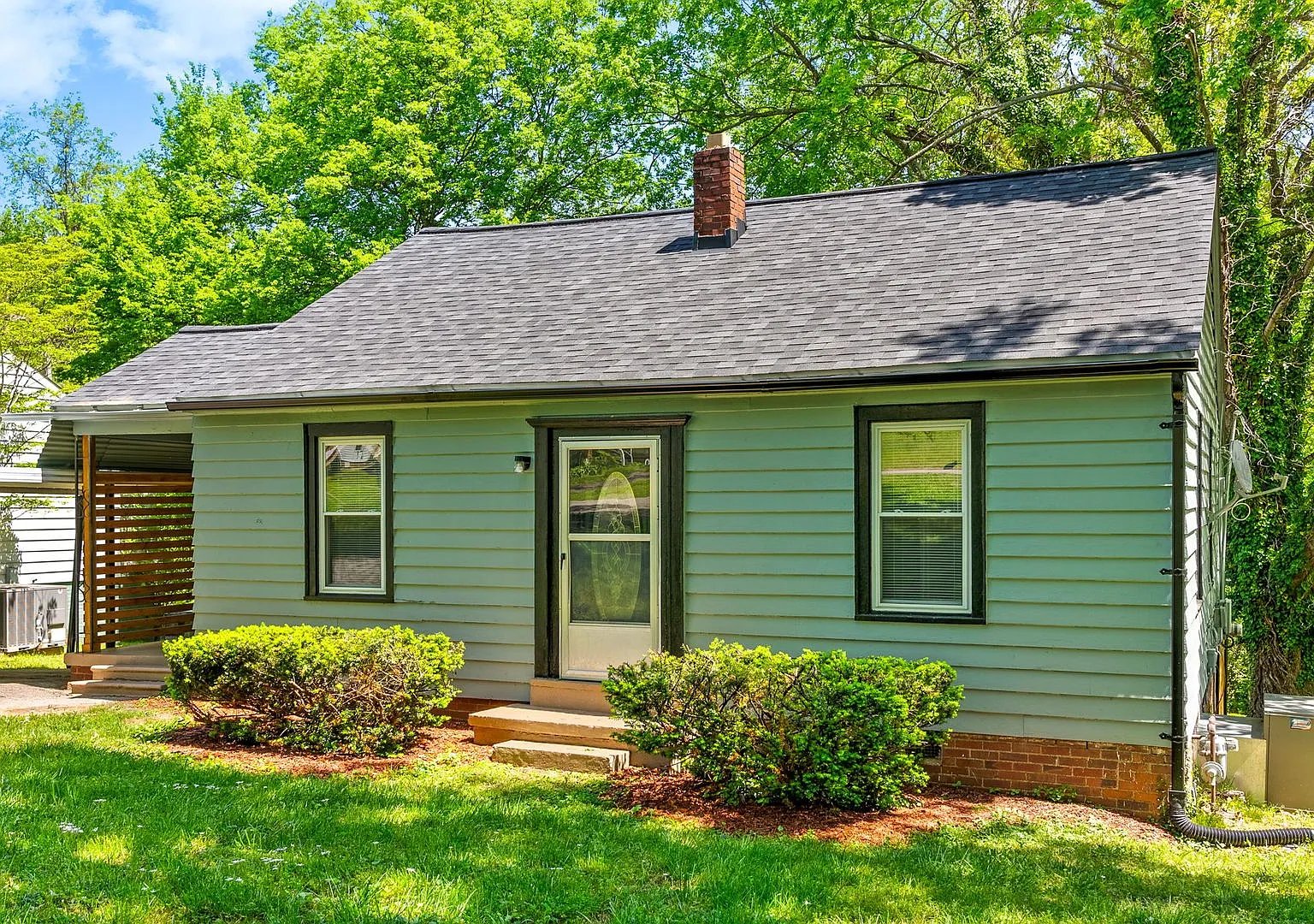 2 Bedroom Home For Rent Near Madison Street! — Photo 4