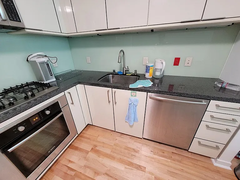 338 Spear St #4H — Photo 6