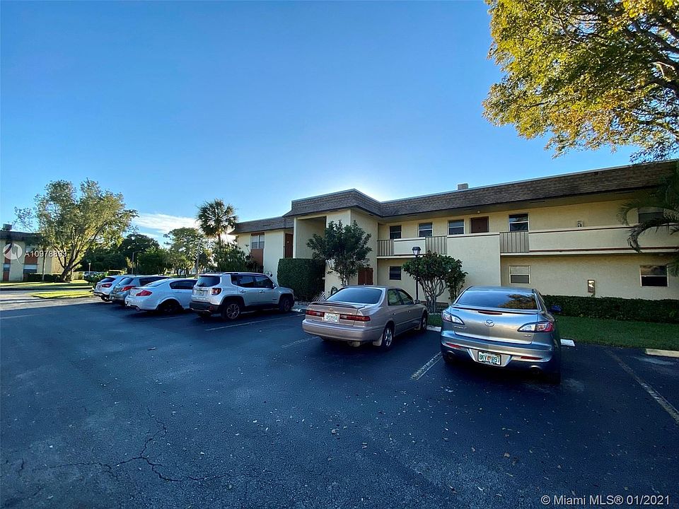 1st image of 5545 N Lakewood Cir N #413