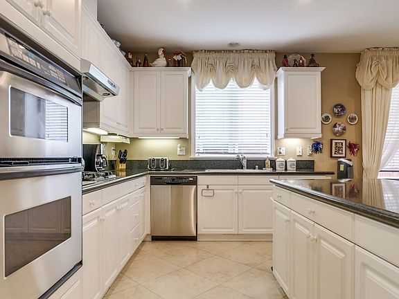 3rd image of 635 Olazabal Dr