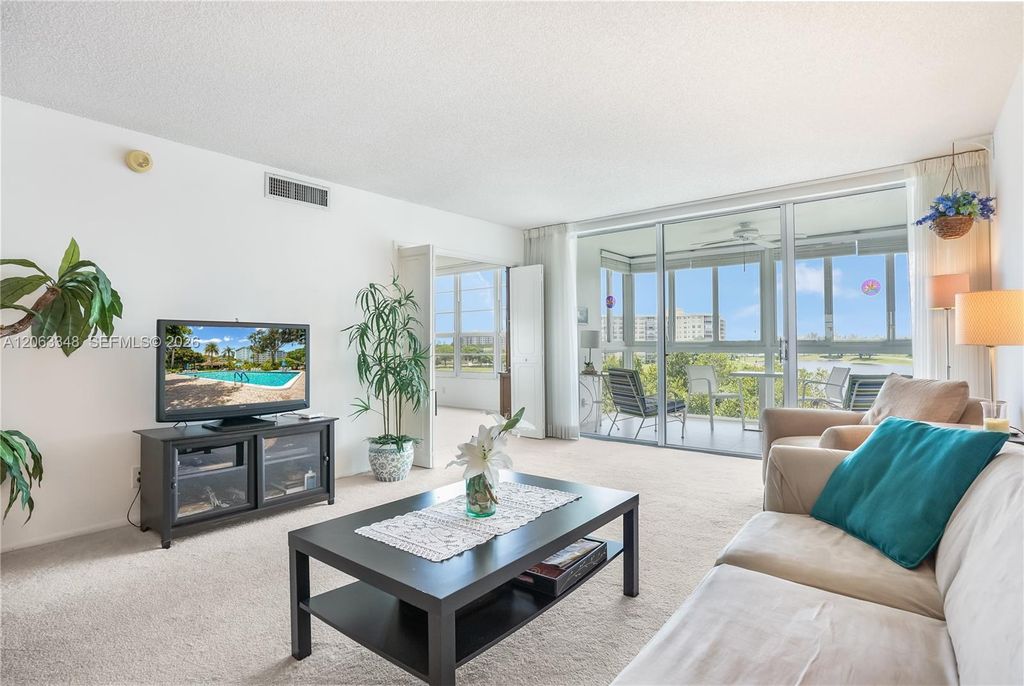3091 N Course Dr APT 502, photo 2