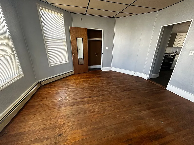 323 Dubuque St & 142-146 Wayne St — Photo 11