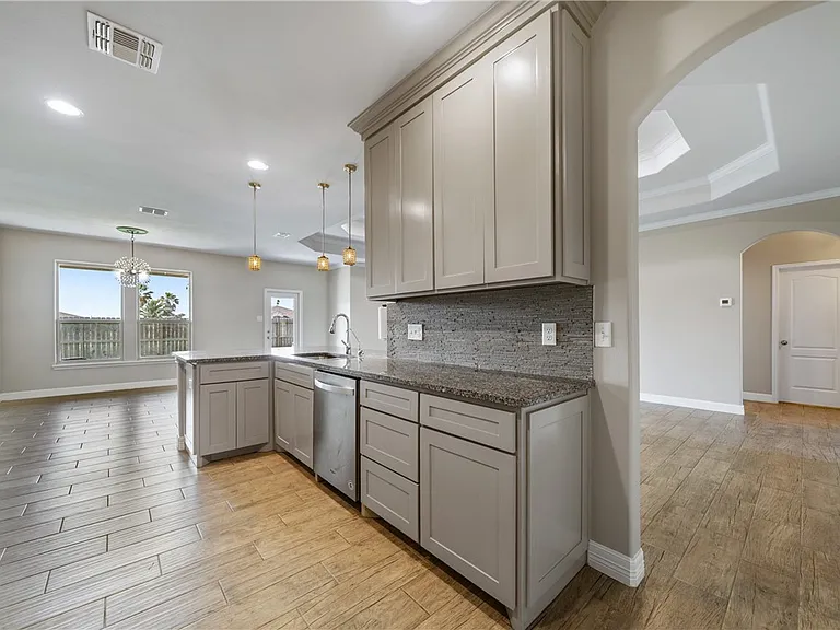 7721 Dove Hollow Dr — Photo 14