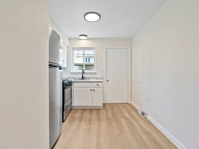 321 Taylor St — Photo 8