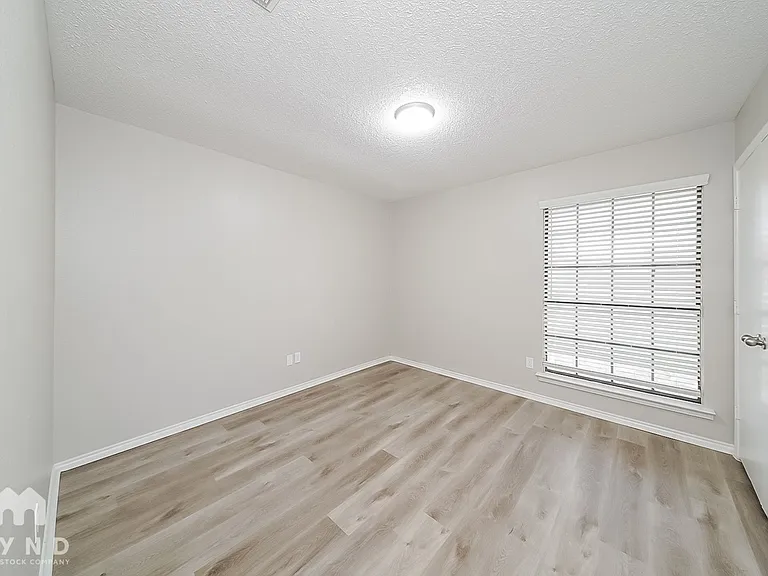 3100 Green Ridge St — Photo 10