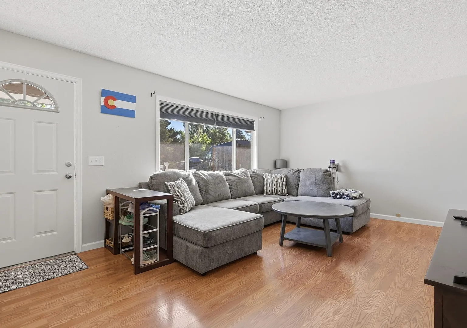 3 bed 2 1/2 bath Tri-level near Downtown Castle Rock! — Photo 3