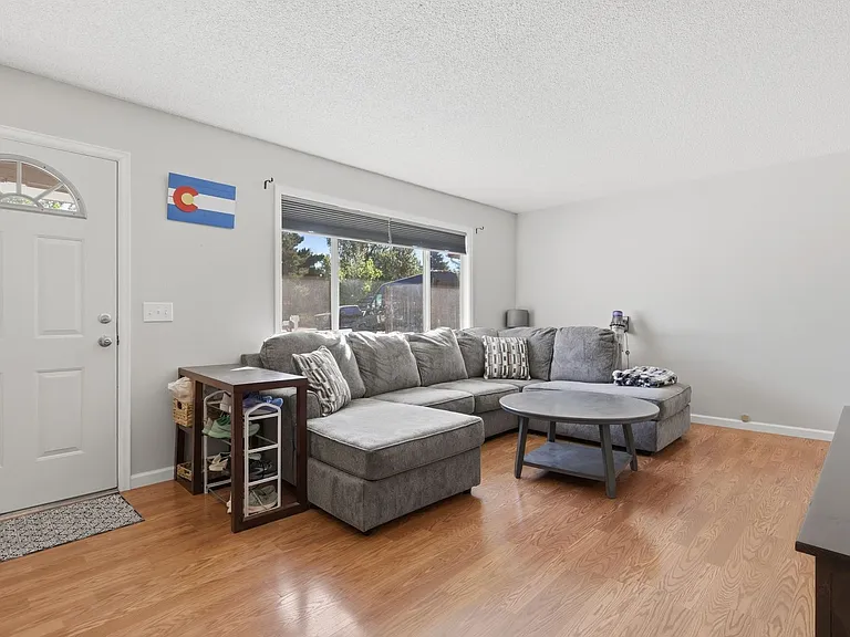 931 Mountain View Dr — Photo 3