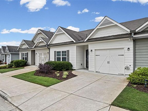 3rd image of 402 Rockview Dr
