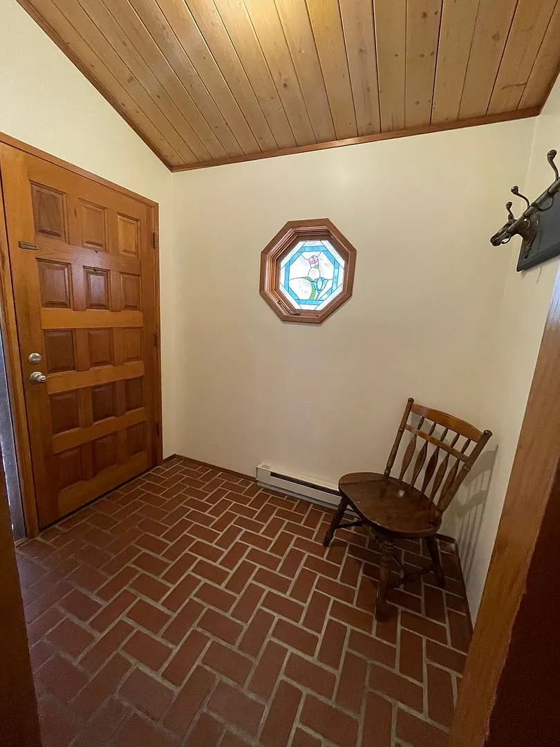 Gorgeous River Front Cabin in the Woods Fully Furnished! — Photo 4