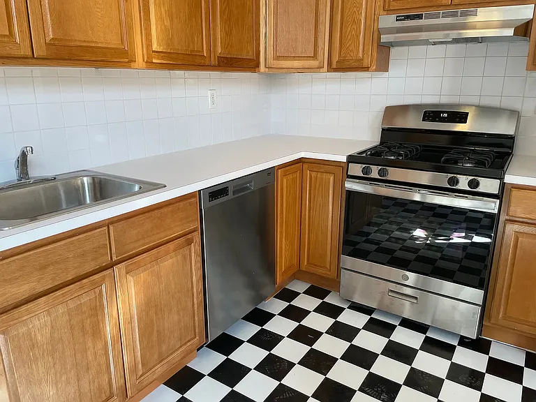 145 S 4th St #18 — Photo 6