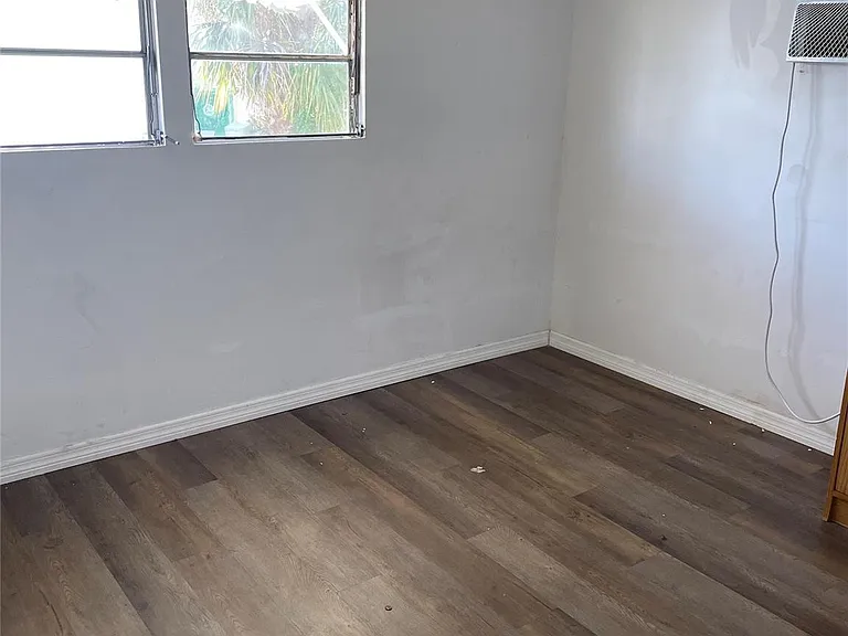 8508 SW 16th Ct — Photo 4