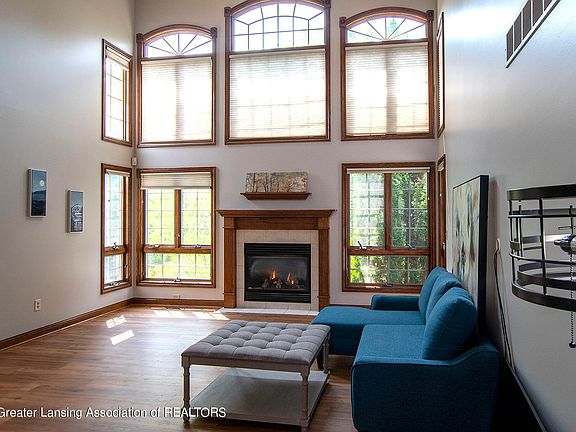 5th image of 800 Woodbury Dr