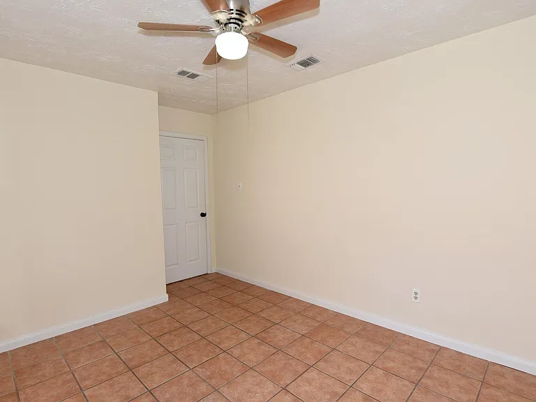 16222 Queensdale Dr — Photo 22