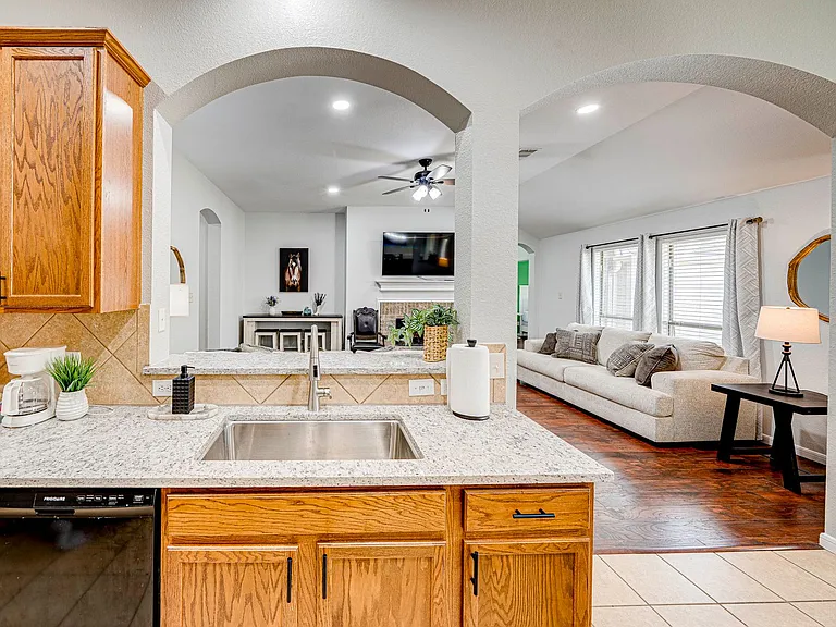 1700 Sparrow Ln — Photo 4