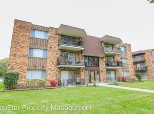 7330 Sandalwood Dr #20, Tinley Park, IL 60477