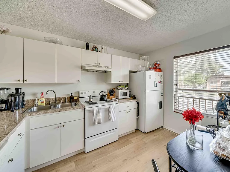 2230 SW 81st Ave #2230 — Photo 8
