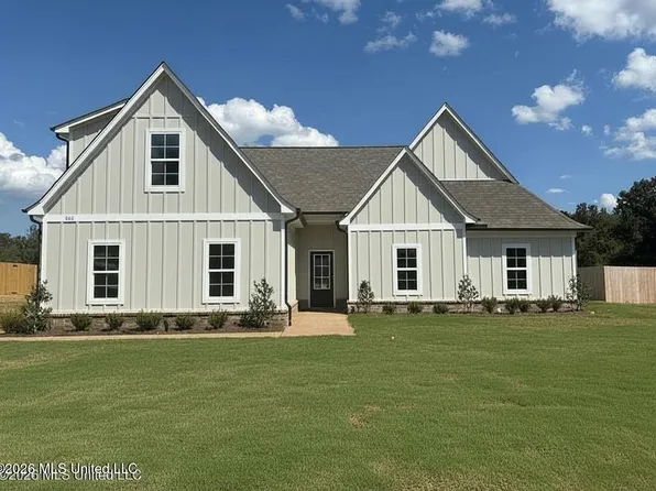 946 Buttermilk Dr, Nesbit, MS 38651