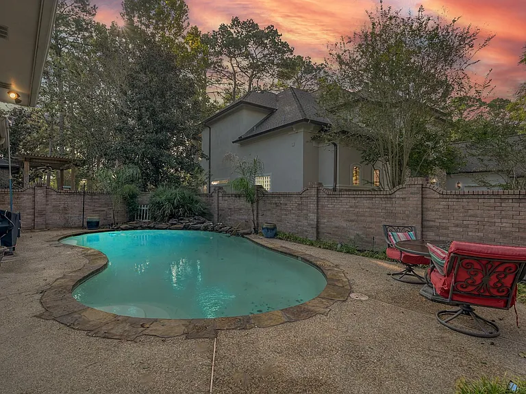 192 Monterrey Rd W — Photo 36