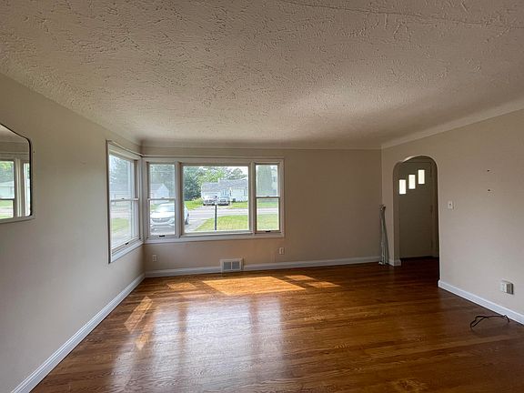 2nd image of 1701 Ryan Ave