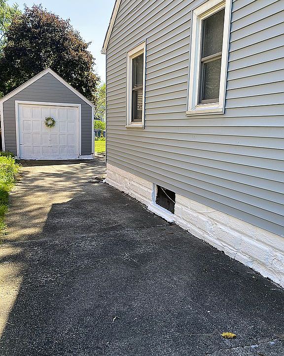 2nd image of 3234 Ridge Rd