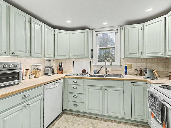 5th image of 120 Allen Road