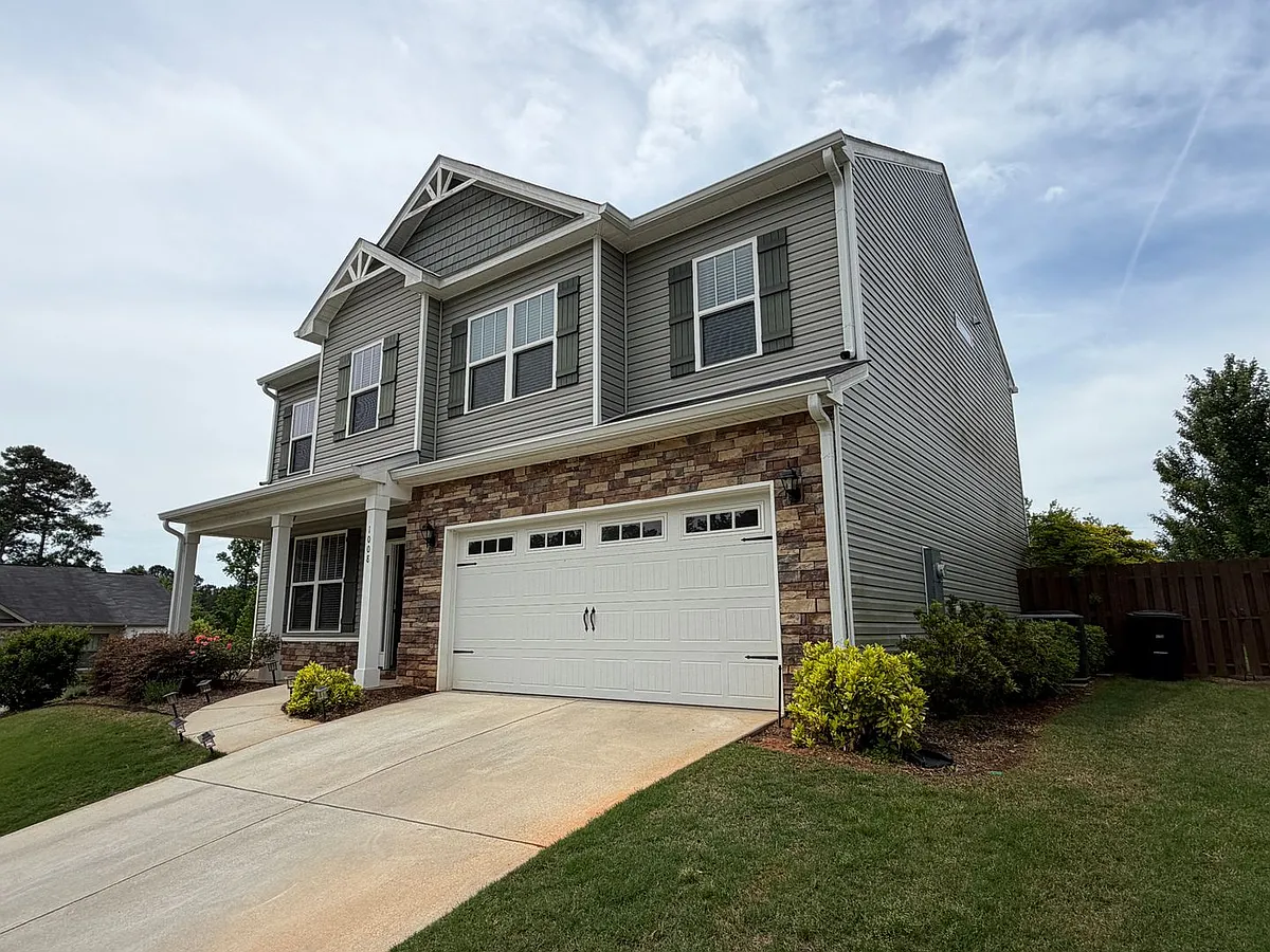 Building Photo - 1008 Swan Ct