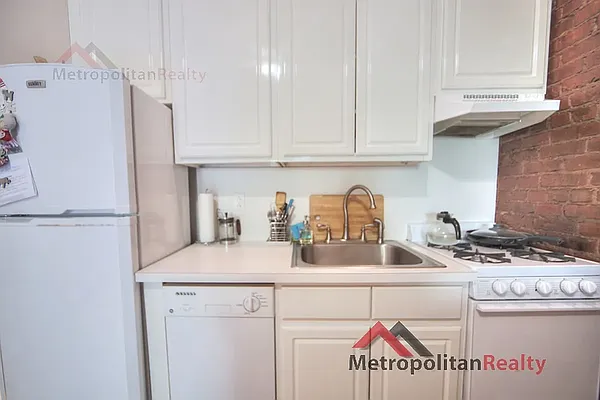 Rented by Metropolitan Realty | media 4