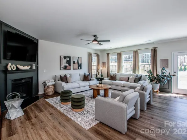 242 Hamptons Cove Rd, Troutman, NC 28166