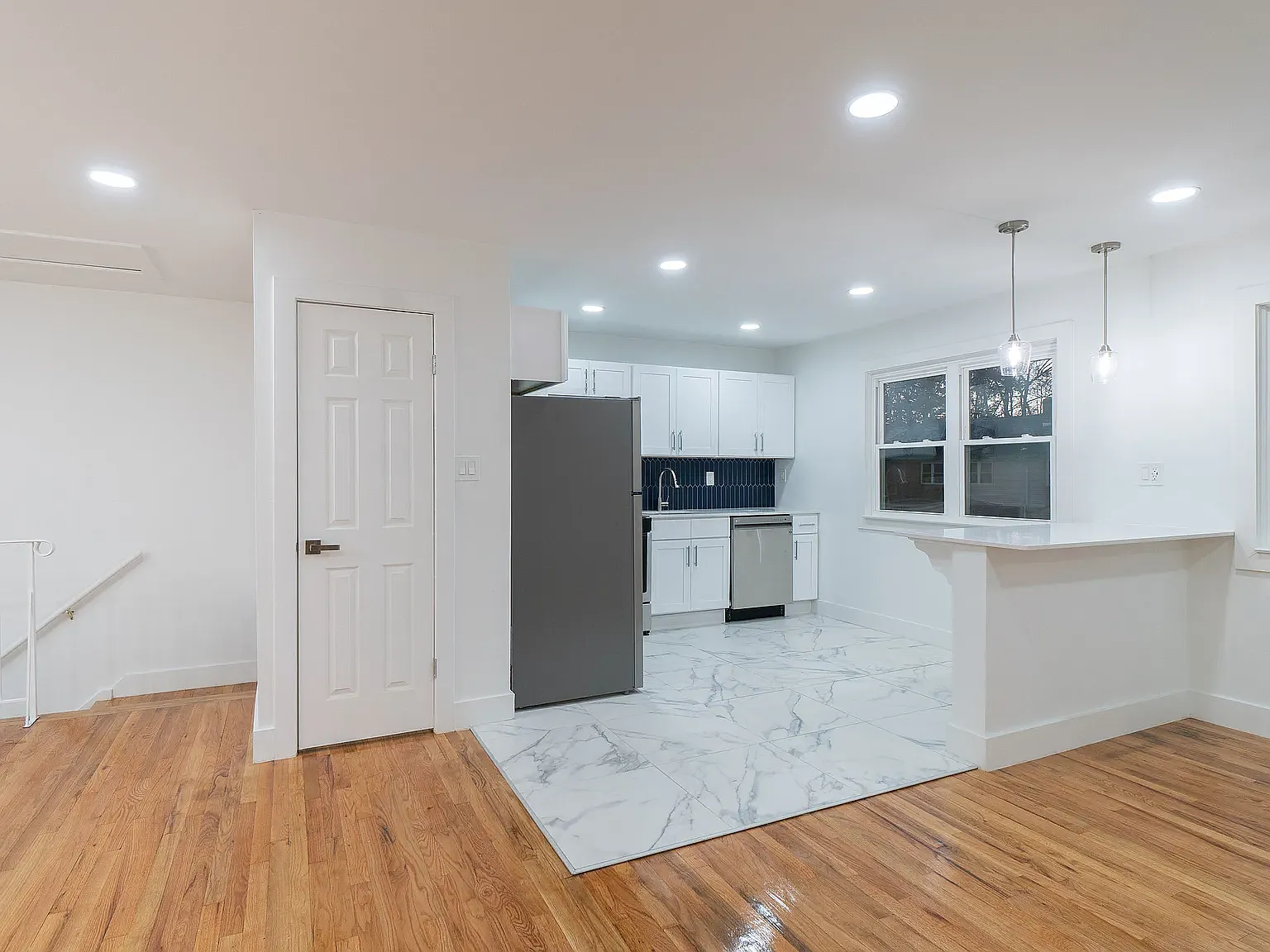 501 Adams Ln — Photo 2