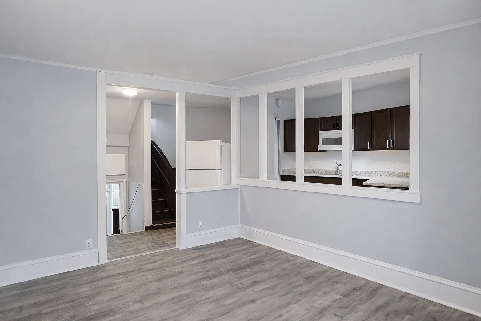 6 bed, 2411 sqft, $2,300 — Photo 3