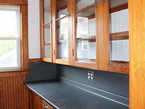Beautiful oak and glass Kitchen ample storage