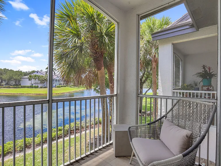 St. Tropez Townhomes & Villas — Photo 47