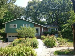 26 Dorcar Rd, Newton, MA 02467