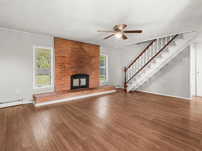305 N Park Dr — Photo 6