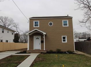 16 W Pennywood Ave, Roosevelt, NY 11575