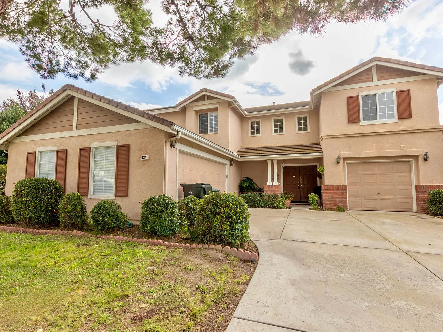 6 bed, 3000 sqft, $5,495 — Photo 1