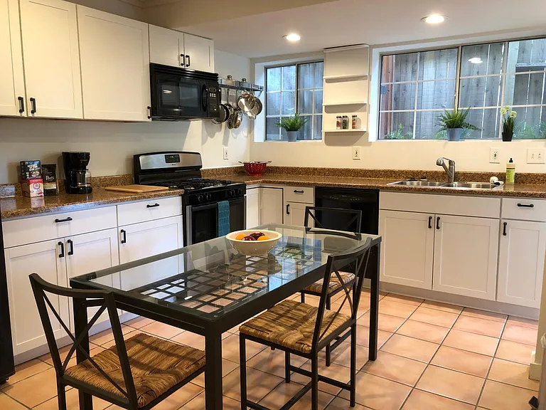 2078 Mound St — Photo 5