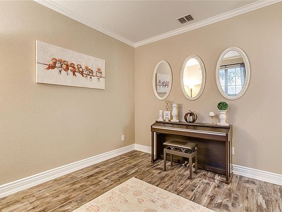 5th image of 5137 Comstock Cir