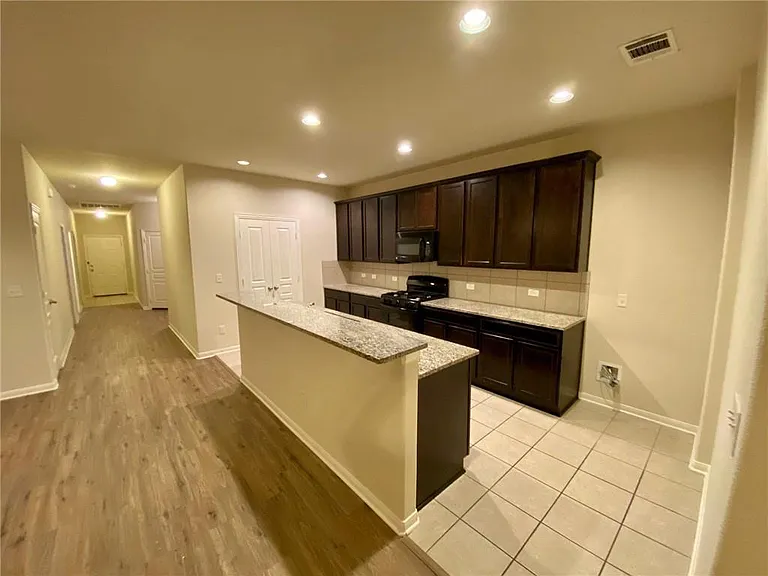 172 Hollis Ln — Photo 13