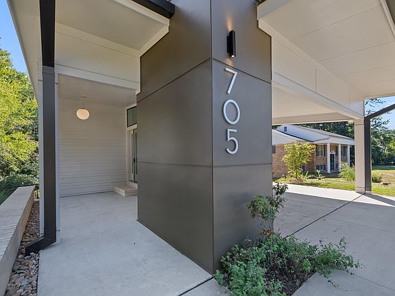 3rd image of 705 Lindley Dr