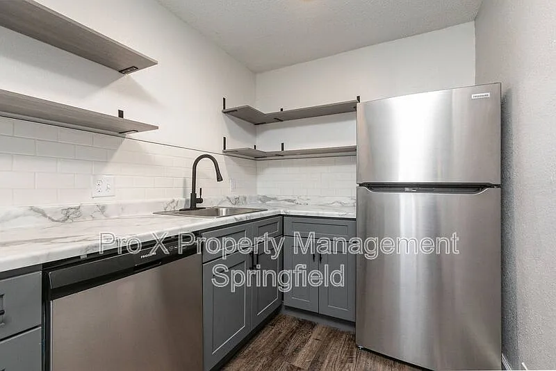 2 bed, 1.0 bath, 780 sqft, $975 — Photo 3