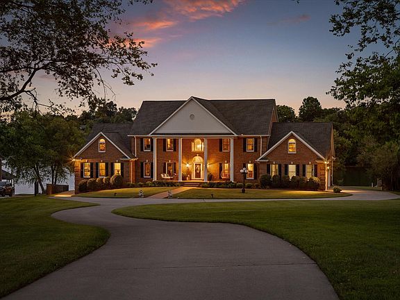 2nd image of 7526 Twisting Creek Ln