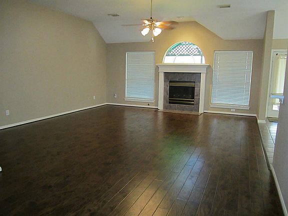 5th image of 5605 Megan St