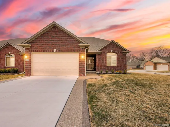 29998 Danvers Dr, Chesterfield, MI 48051