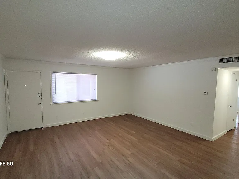 24 Flats Apartments — Photo 33